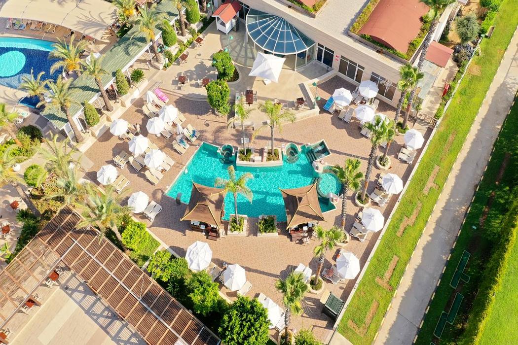 Crystal Family Resort & Spa