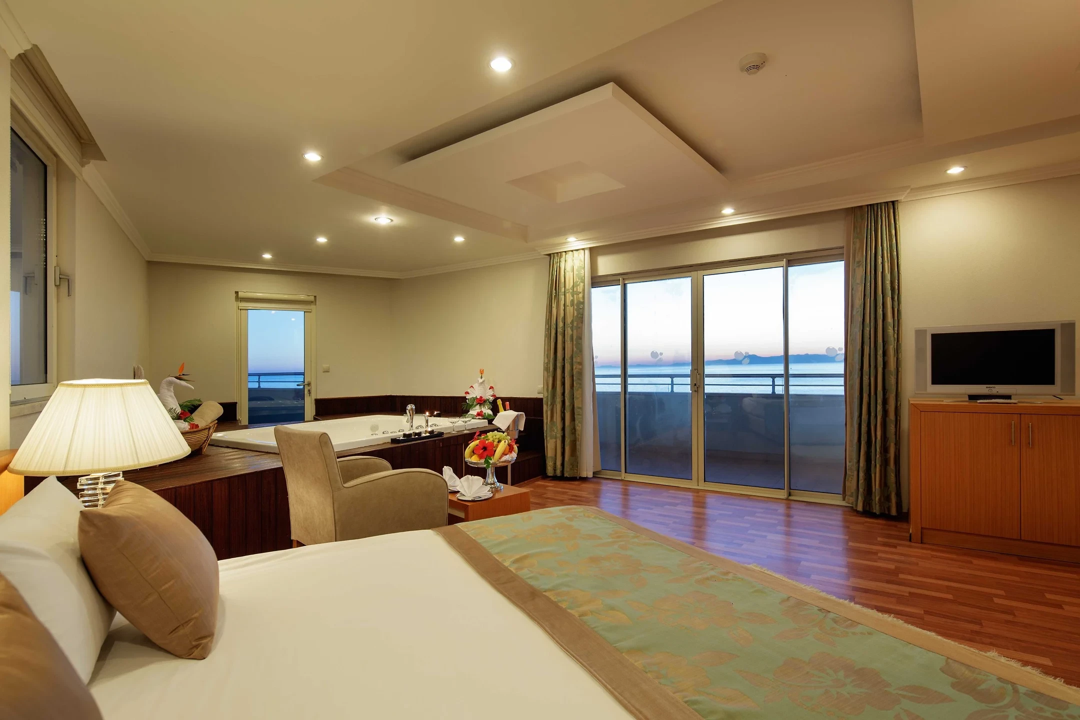 Crystal Admiral Resort Suites & Spa