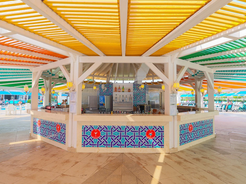 Crystal Admiral Resort Suites & Spa