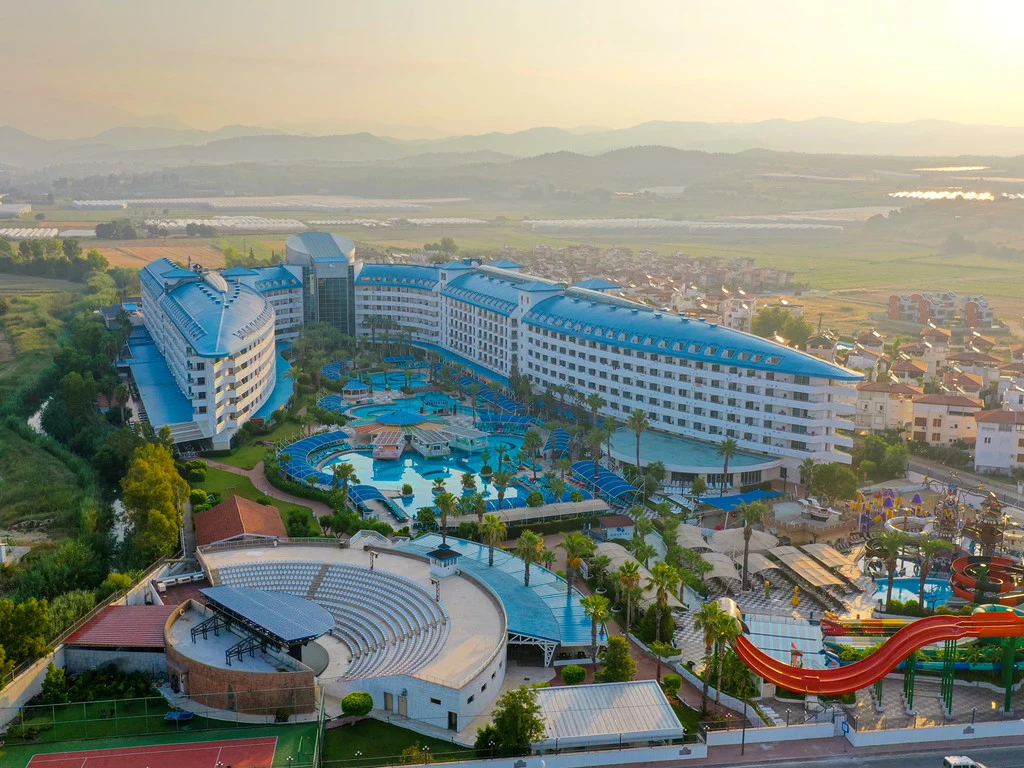 Crystal Admiral Resort Suites & Spa