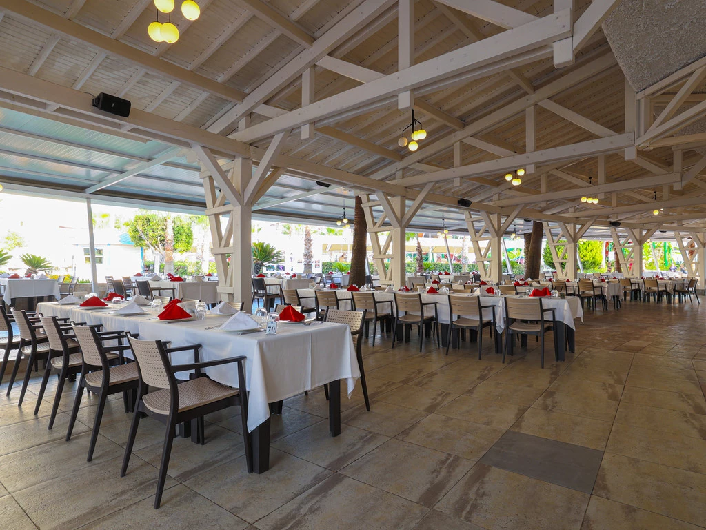Crystal Admiral Resort Suites & Spa