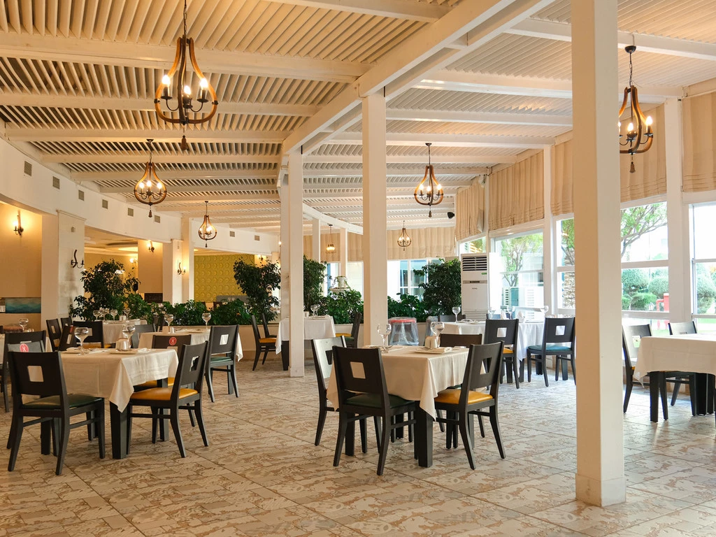 Crystal Admiral Resort Suites & Spa