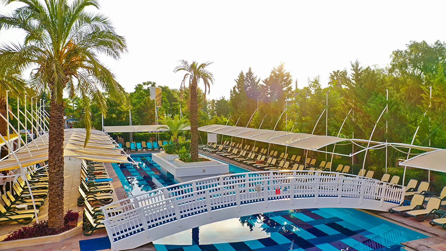 Crystal De Luxe Resort & Spa