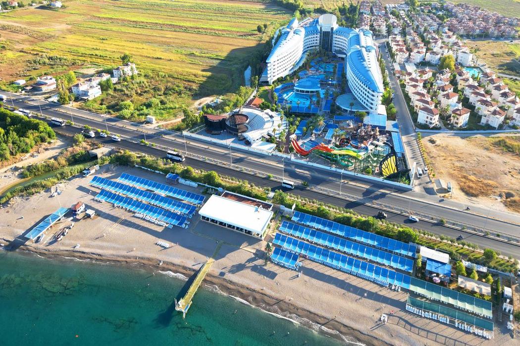 Crystal Admiral Resort Suites & Spa