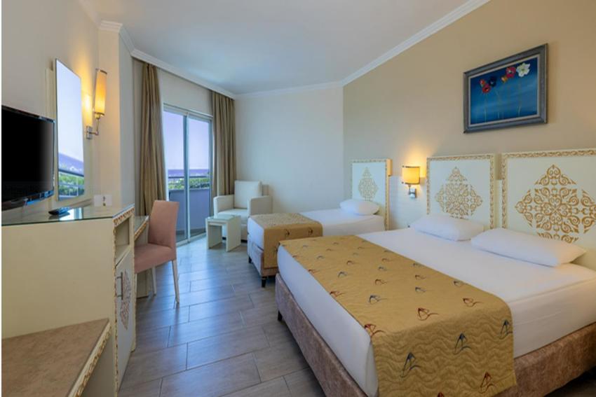 Crystal Admiral Resort Suites & Spa